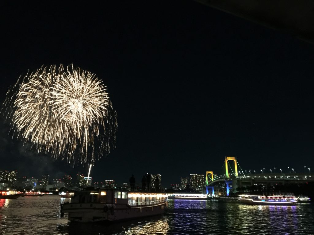 お台場の冬の花火